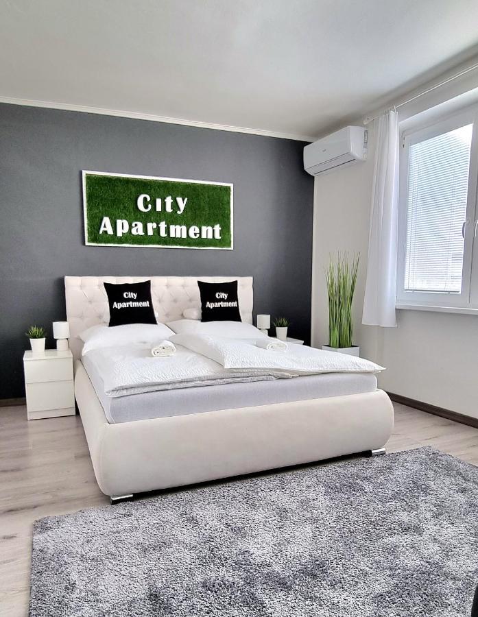 City Apartment Sturovo Luaran gambar