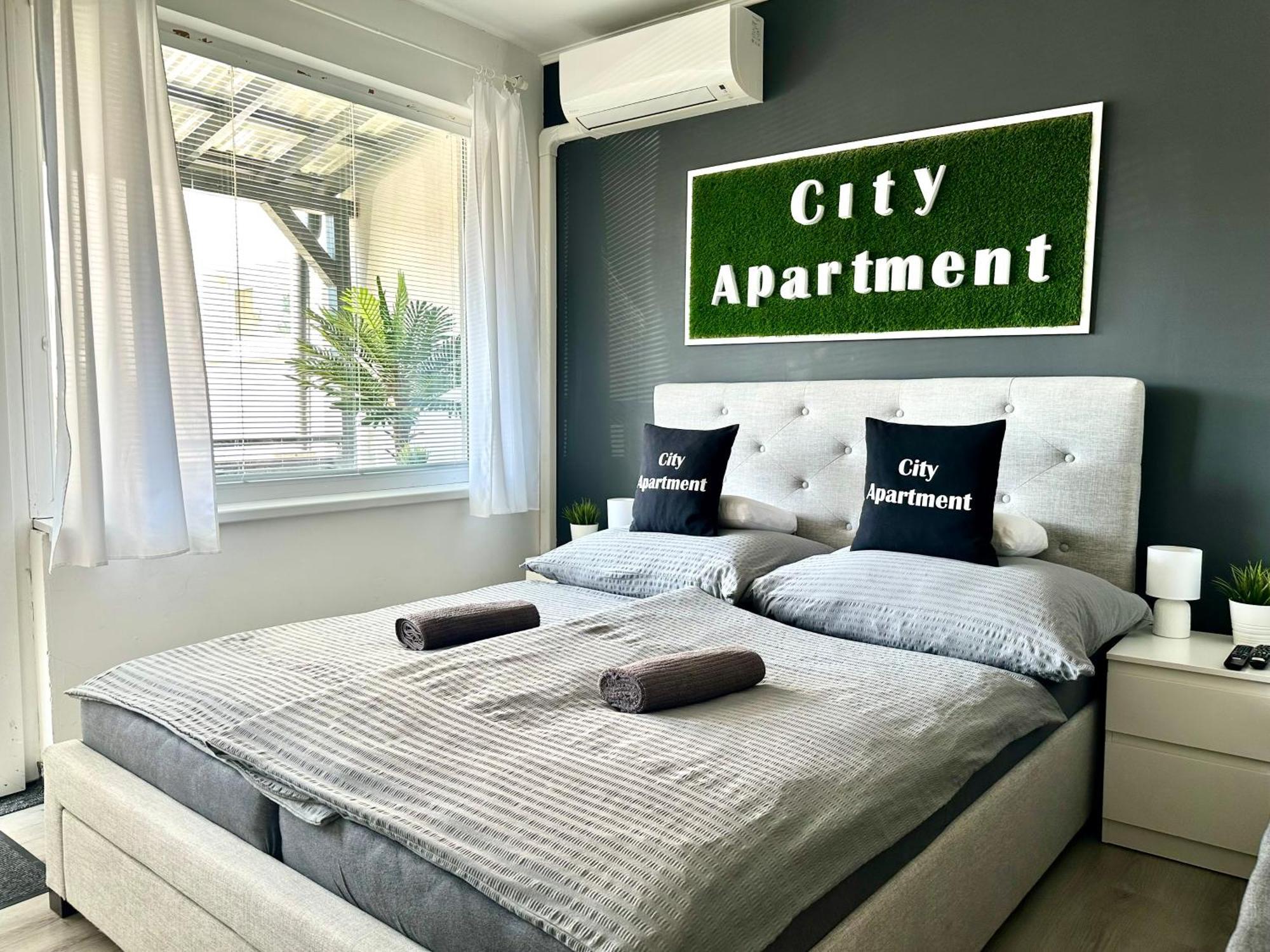 City Apartment Sturovo Luaran gambar